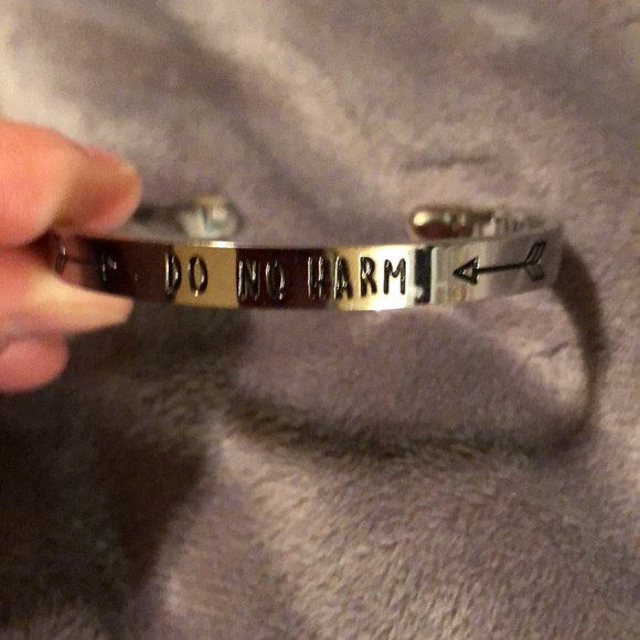 🌹Silver cuff med staff: Do No Harm But Take No- - Picture 4 of 6